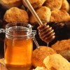 https://commons.wikimedia.org/wiki/Honey#/media/File:Runny_hunny.jpg